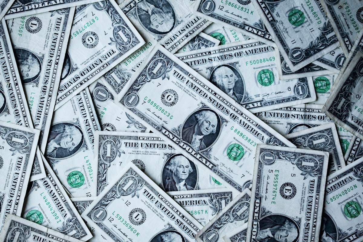 البنوك المركزية تبدأ خفض أسعار الفائدة: كيف ينعكس القرار على القروض العقارية والاستثمار؟